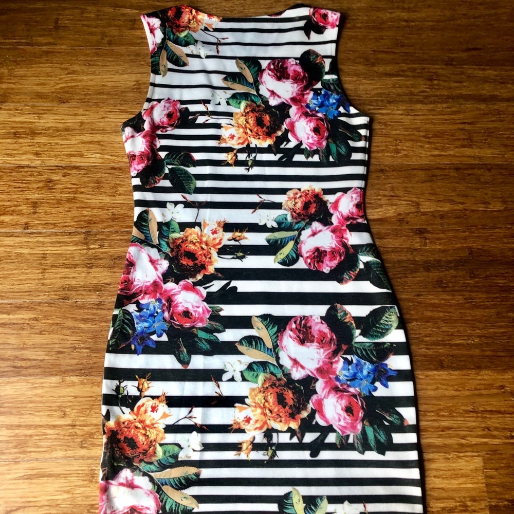 Moon Collection BodyCon Dress - Picture 2 of 3